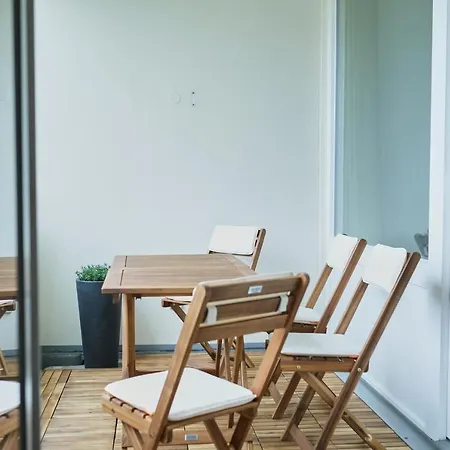 Topeingerichtete Große 2-zimmer