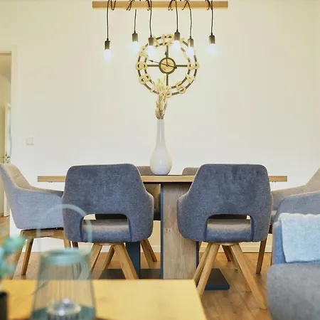 Topeingerichtete Große 2-zimmer Apartment