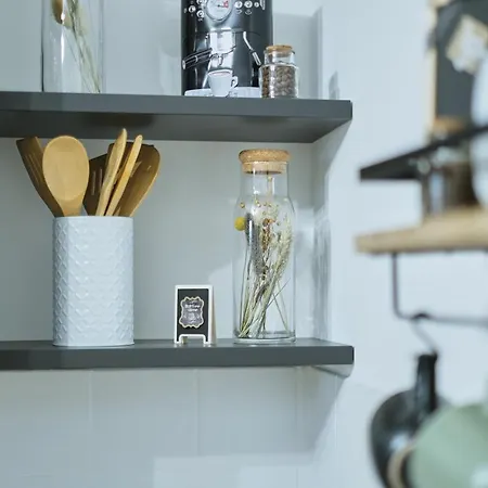 Topeingerichtete Große 2-zimmer